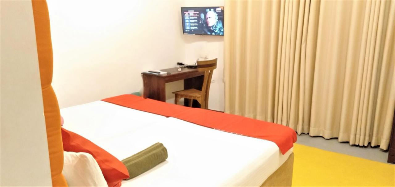 Ocean Bay Surf Resort 웰리가마 외부 사진